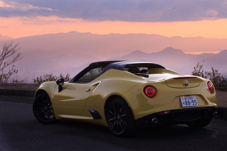 Alfa Romeo 4C Spider (960) 2015 года  (JP) (фото 2 из 9)